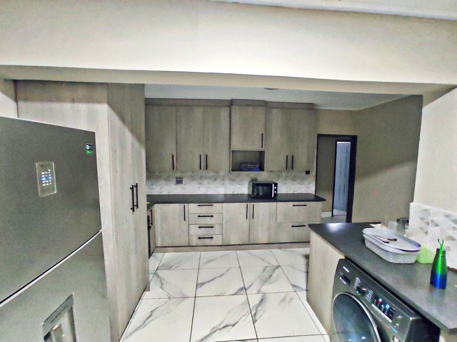 6 Bedroom Property for Sale in Sasolburg Ext 5 Free State